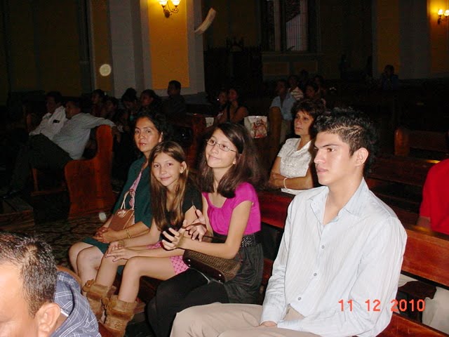 Amigos del concejal vega asistieron a la misa